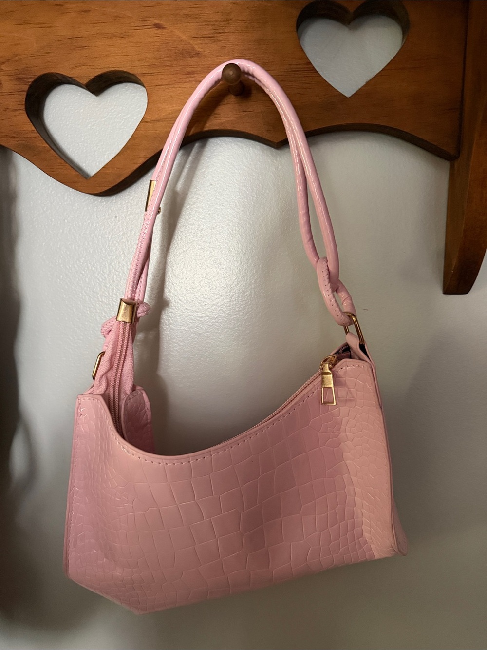 Stylish Pink Croc-Embossed Shoulder Bag